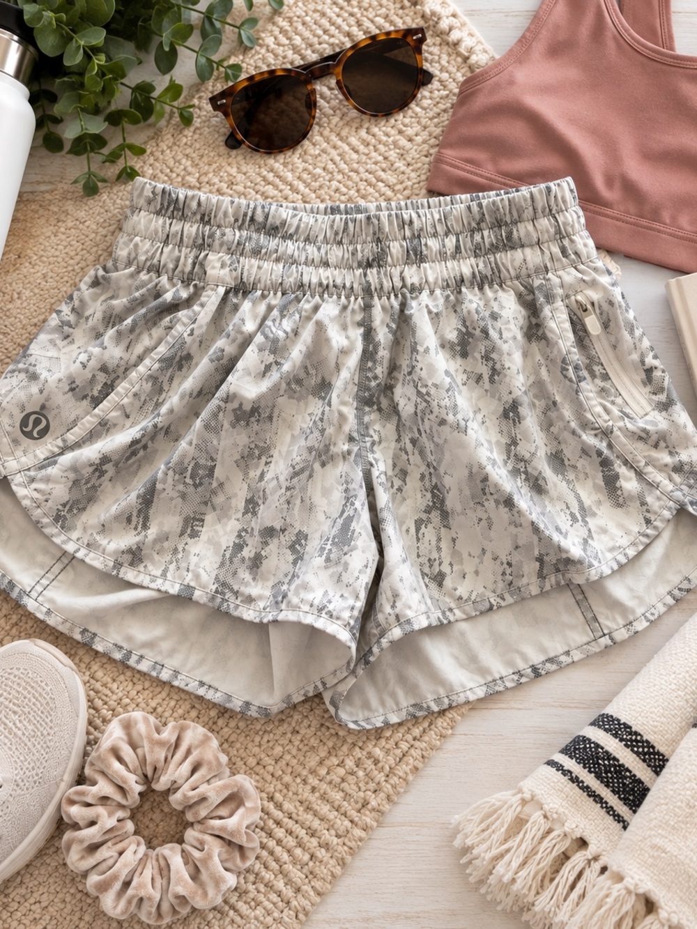 lululemon Size 10 Gray White Abstract Print Running Shorts | Athleisure